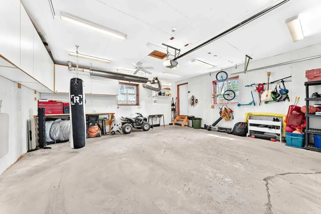 4 Marbrooke Circle NE Calgary AB T2A 2W4
