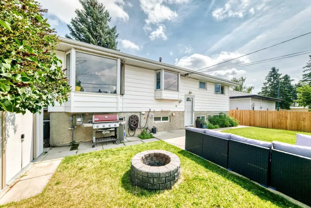 4 Marbrooke Circle NE Calgary AB T2A 2W4