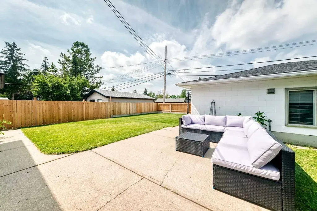4 Marbrooke Circle NE Calgary AB T2A 2W4