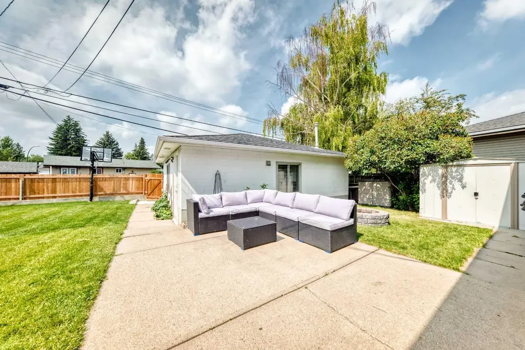 4 Marbrooke Circle NE Calgary AB T2A 2W4