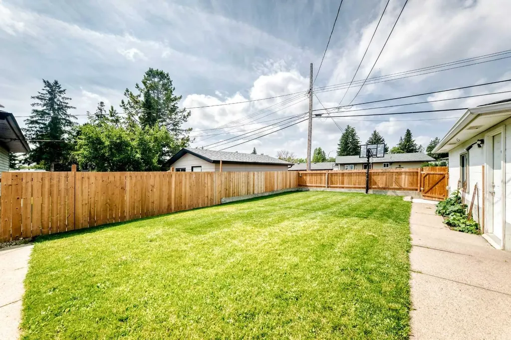 4 Marbrooke Circle NE Calgary AB T2A 2W4
