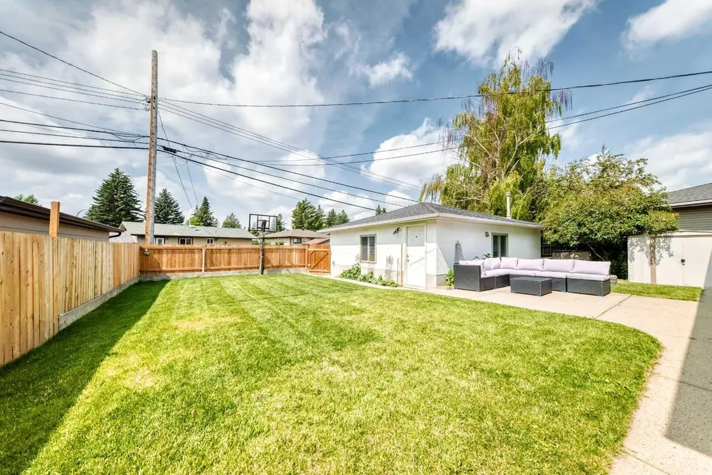 4 Marbrooke Circle NE Calgary AB T2A 2W4