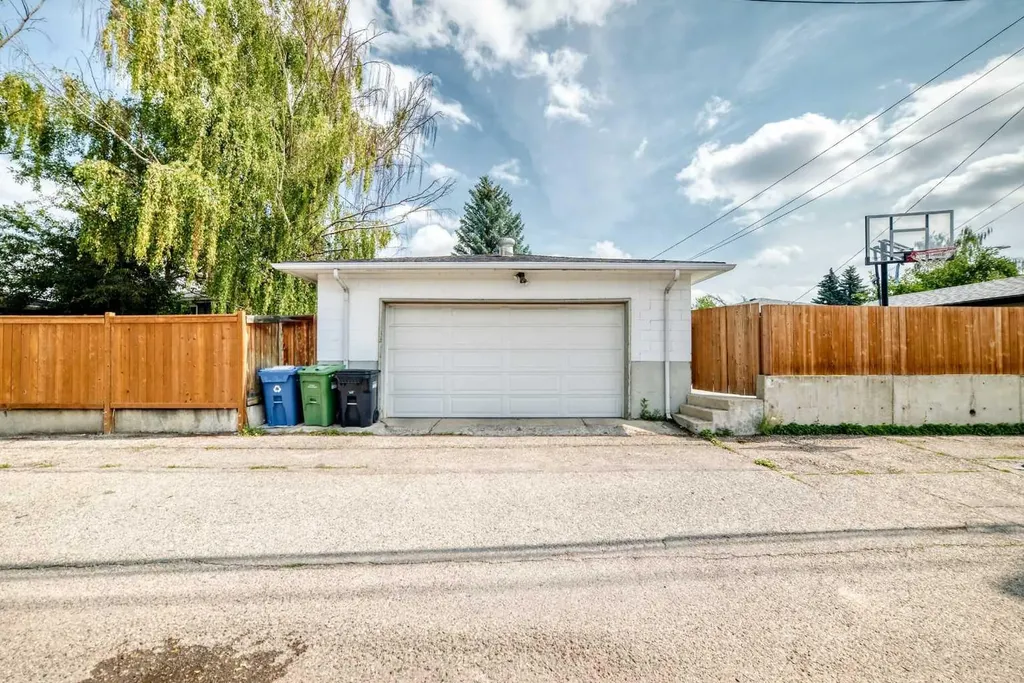 4 Marbrooke Circle NE Calgary AB T2A 2W4
