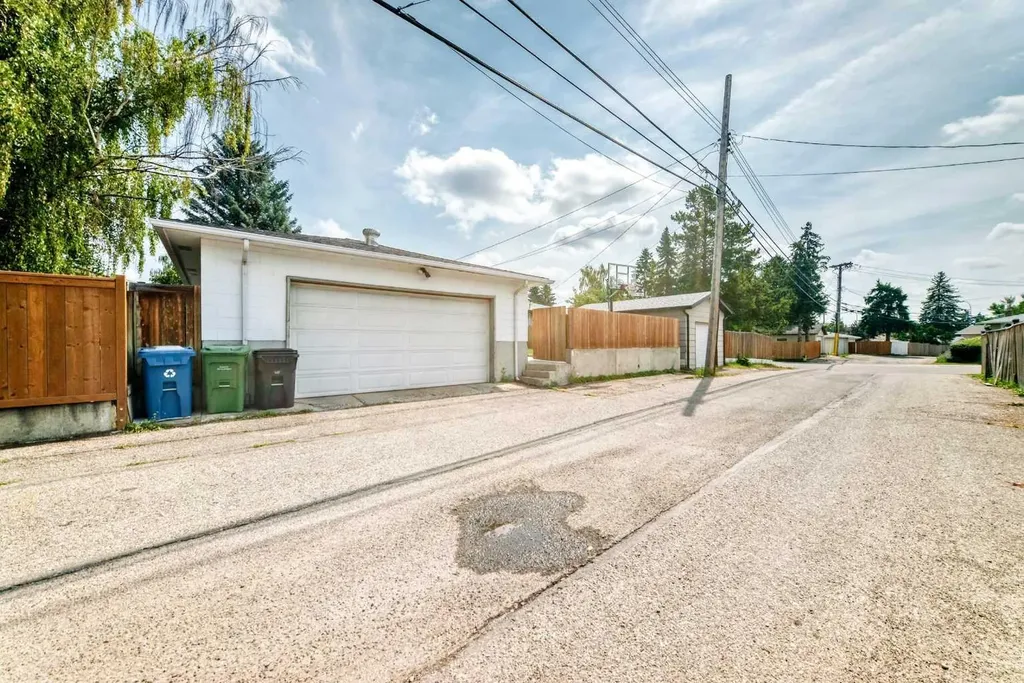 4 Marbrooke Circle NE Calgary AB T2A 2W4