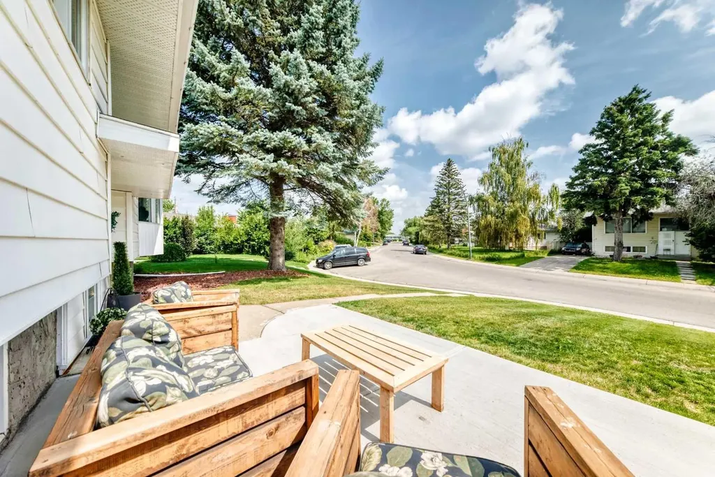 4 Marbrooke Circle NE Calgary AB T2A 2W4