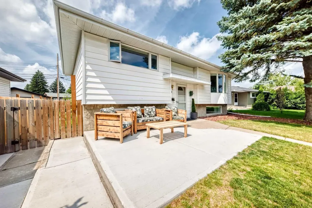 4 Marbrooke Circle NE Calgary AB T2A 2W4