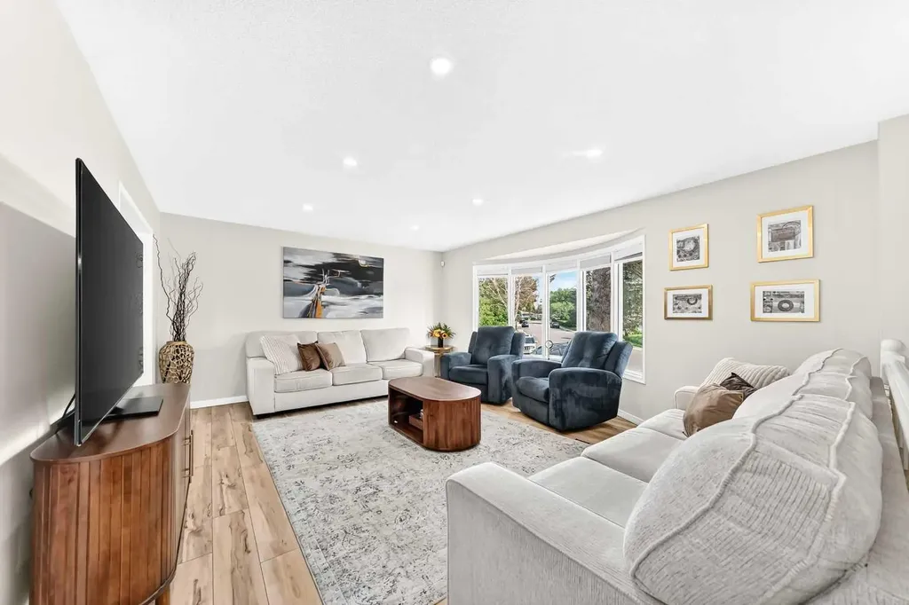 4 Marbrooke Circle NE Calgary AB T2A 2W4