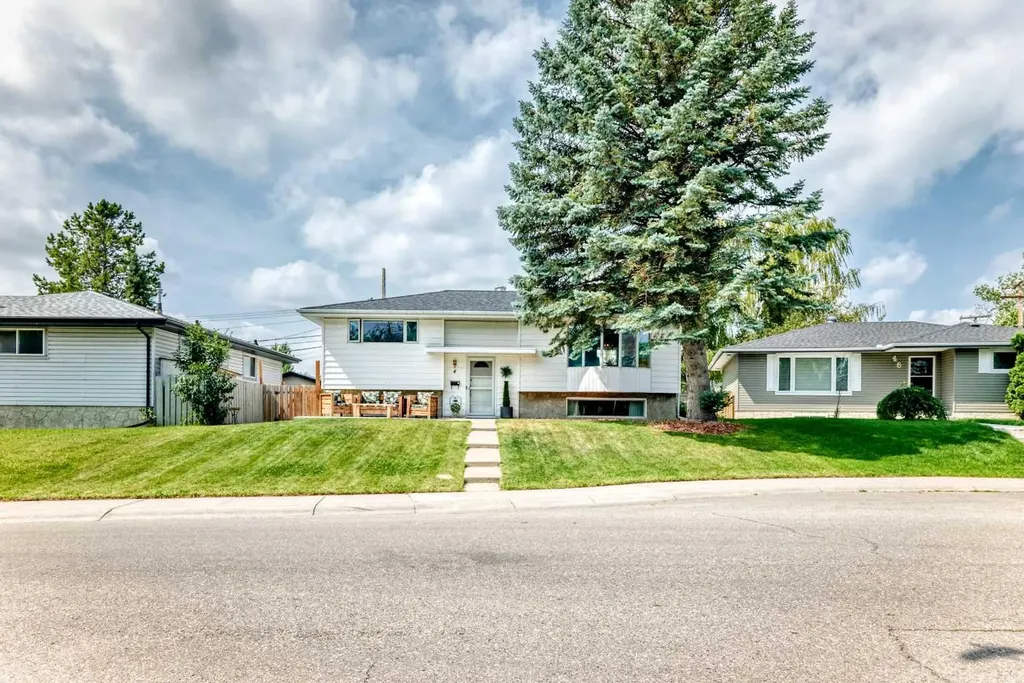 4 Marbrooke Circle NE Calgary AB T2A 2W4