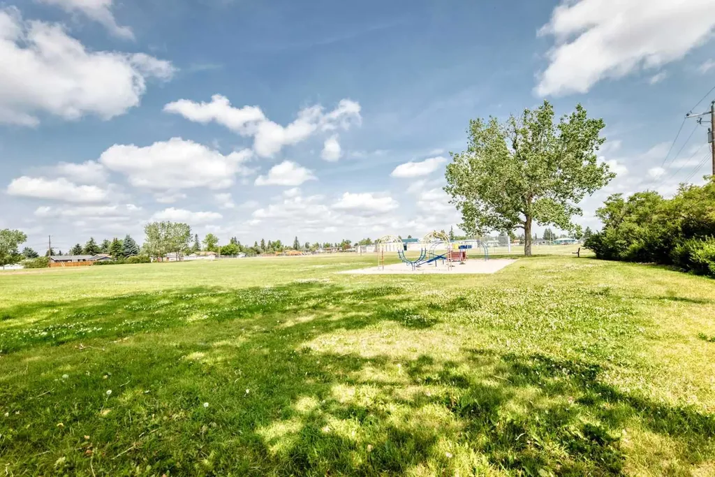 4 Marbrooke Circle NE Calgary AB T2A 2W4