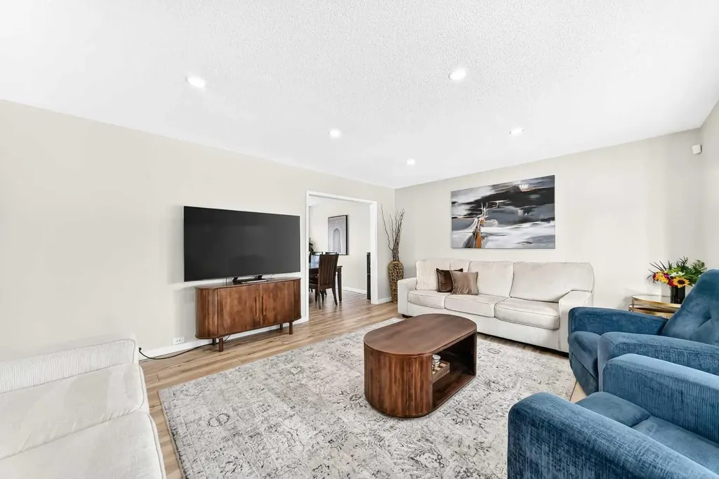 4 Marbrooke Circle NE Calgary AB T2A 2W4