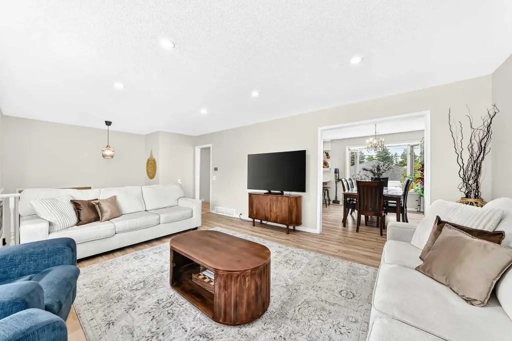 4 Marbrooke Circle NE Calgary AB T2A 2W4