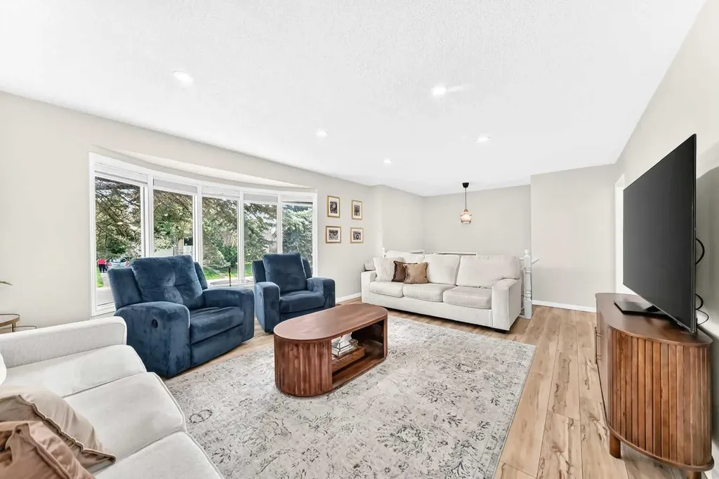 4 Marbrooke Circle NE Calgary AB T2A 2W4