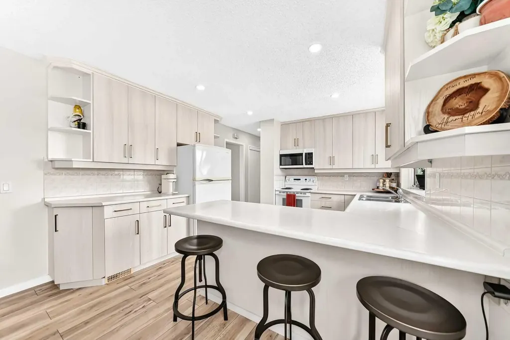 4 Marbrooke Circle NE Calgary AB T2A 2W4