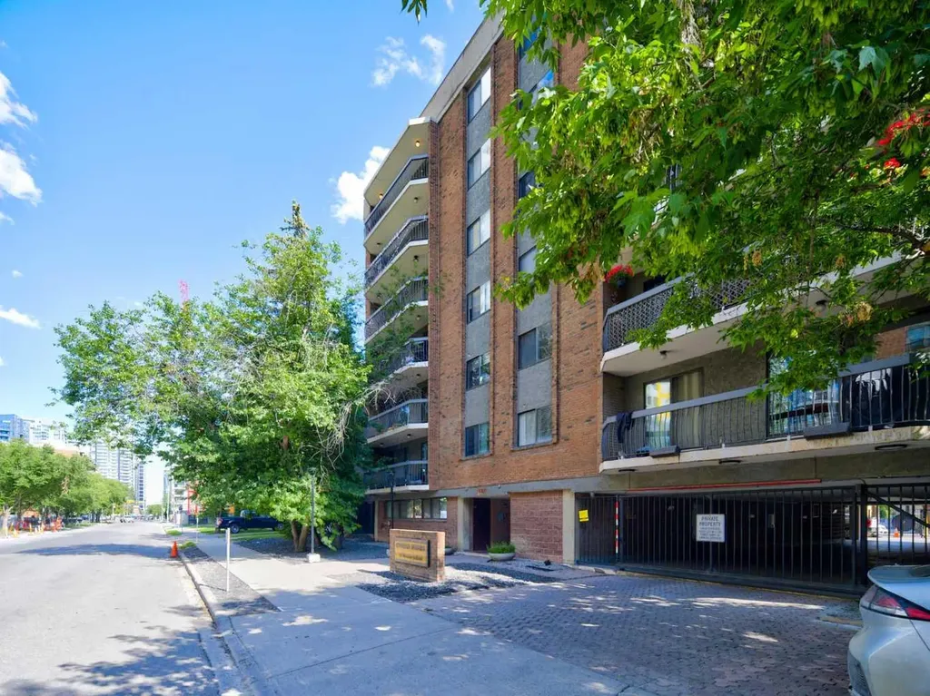 537 14 Avenue SW Calgary AB T2R 0M7