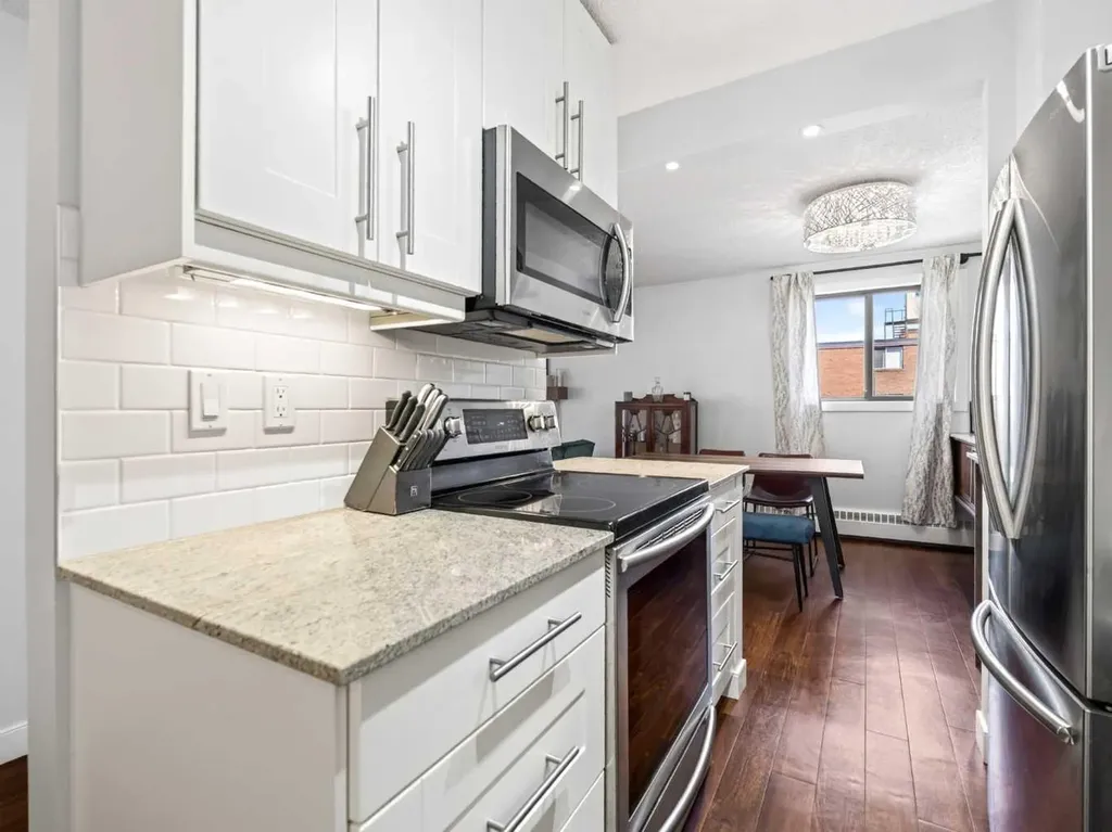 537 14 Avenue SW Calgary AB T2R 0M7