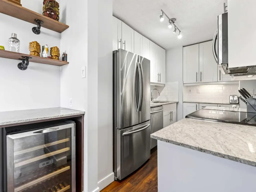 537 14 Avenue SW Calgary AB T2R 0M7