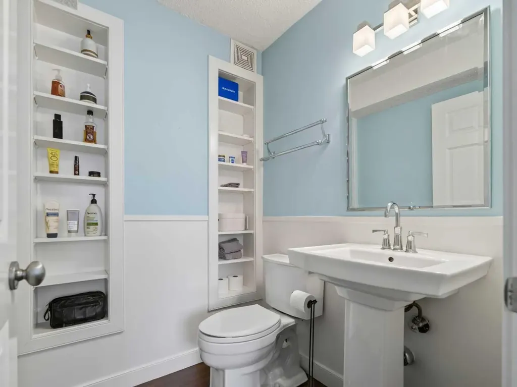 537 14 Avenue SW Calgary AB T2R 0M7