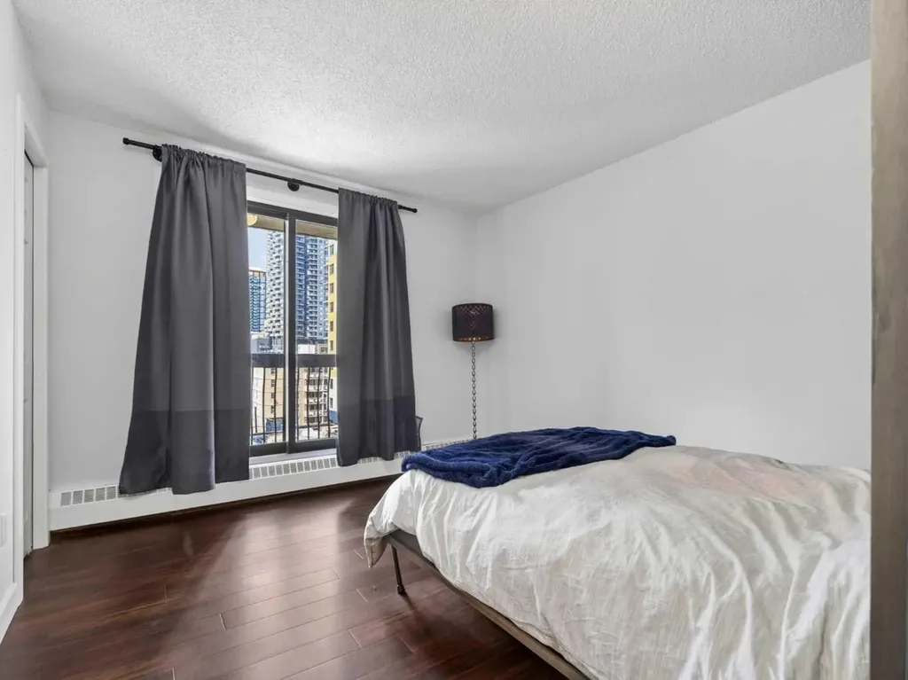 537 14 Avenue SW Calgary AB T2R 0M7