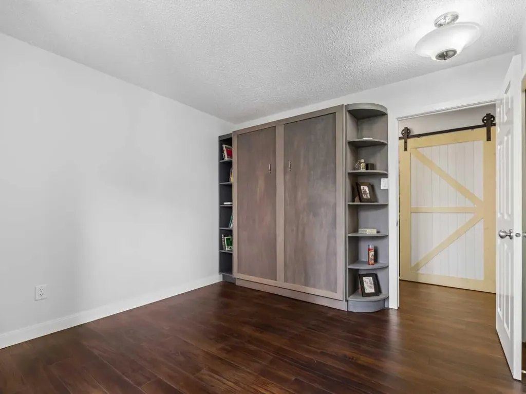 537 14 Avenue SW Calgary AB T2R 0M7
