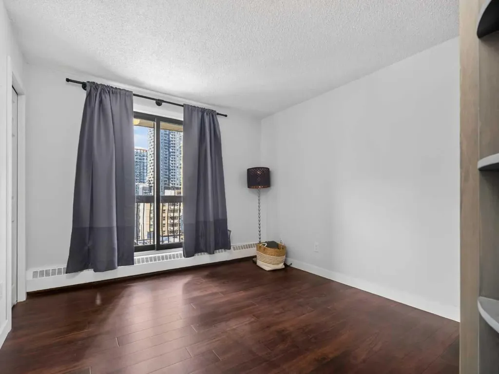 537 14 Avenue SW Calgary AB T2R 0M7