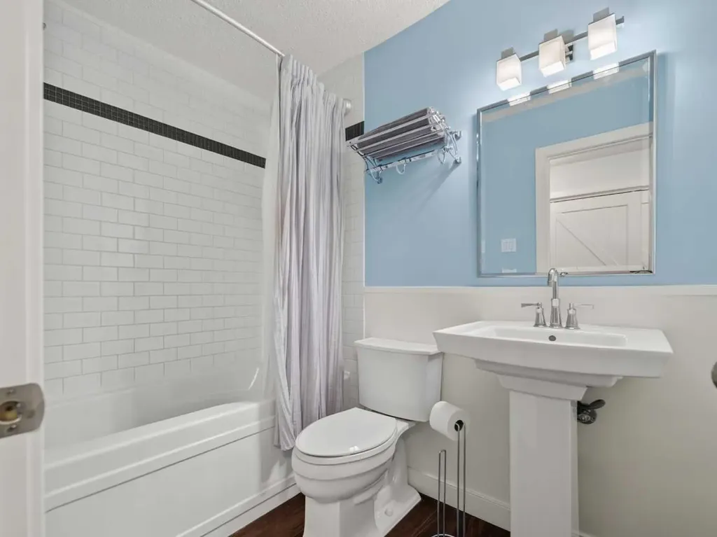 537 14 Avenue SW Calgary AB T2R 0M7