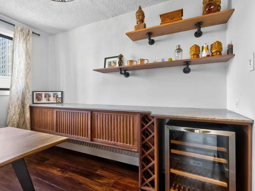 537 14 Avenue SW Calgary AB T2R 0M7