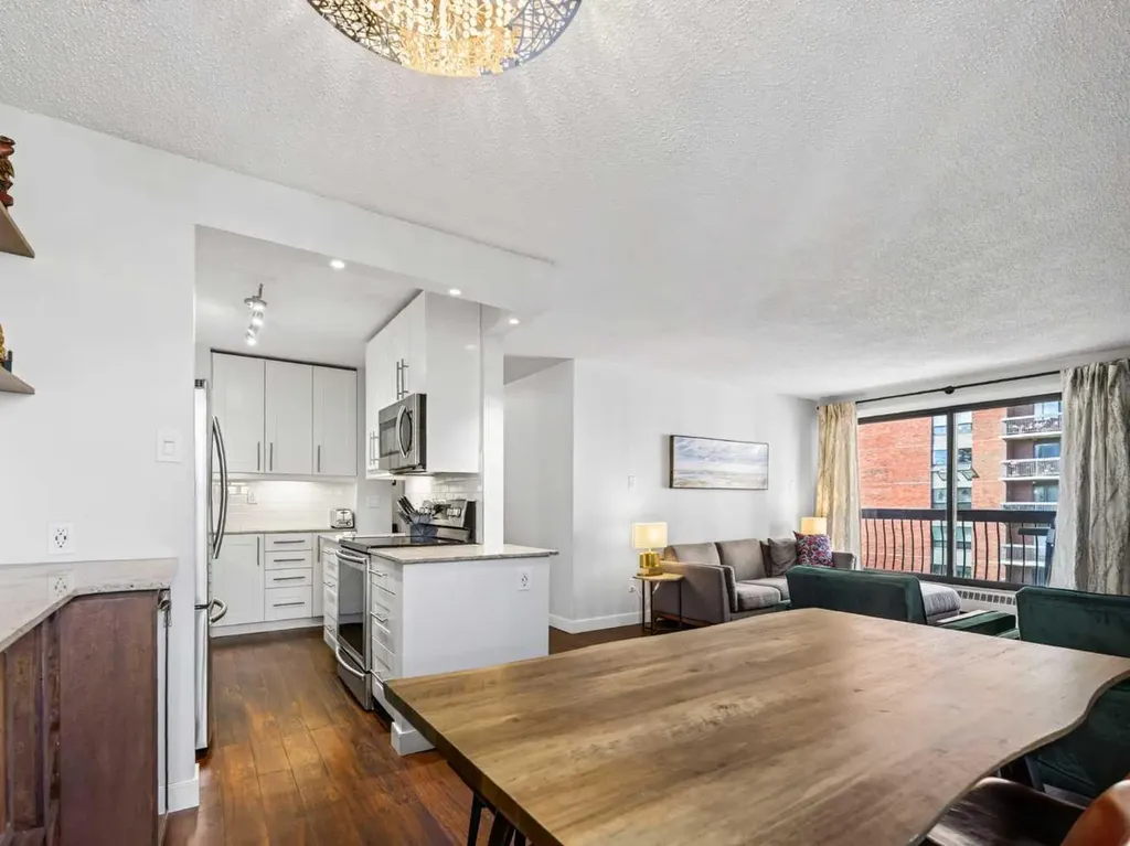537 14 Avenue SW Calgary AB T2R 0M7