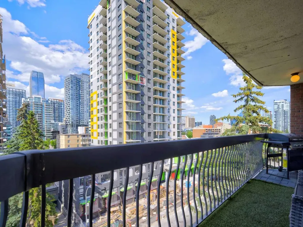 537 14 Avenue SW Calgary AB T2R 0M7