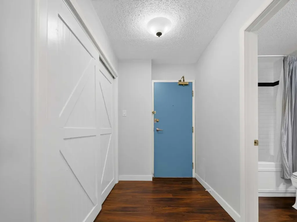 537 14 Avenue SW Calgary AB T2R 0M7