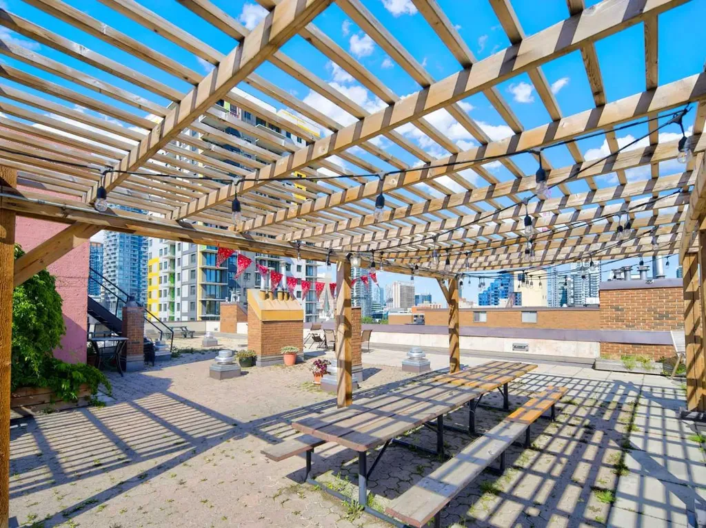 537 14 Avenue SW Calgary AB T2R 0M7