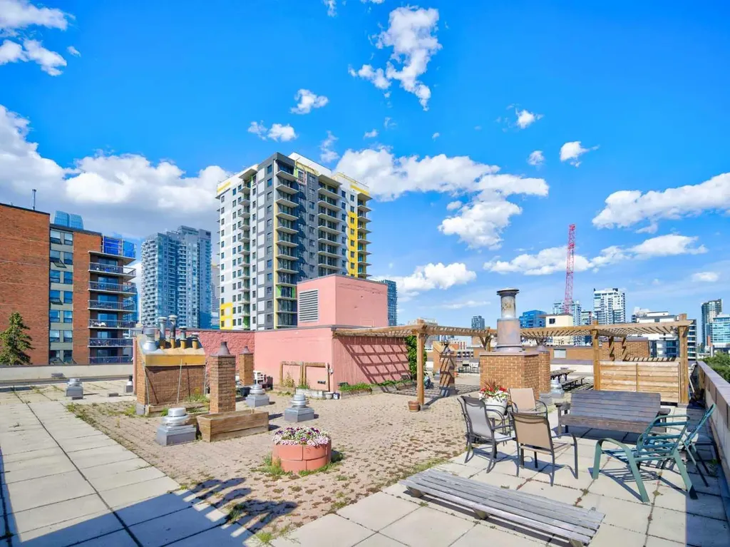 537 14 Avenue SW Calgary AB T2R 0M7