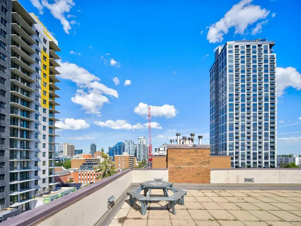 537 14 Avenue SW Calgary AB T2R 0M7