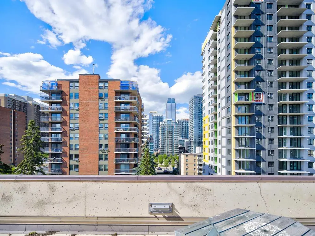 537 14 Avenue SW Calgary AB T2R 0M7