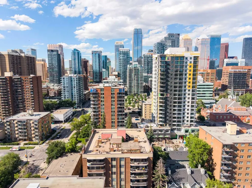 537 14 Avenue SW Calgary AB T2R 0M7