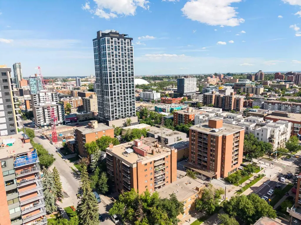 537 14 Avenue SW Calgary AB T2R 0M7