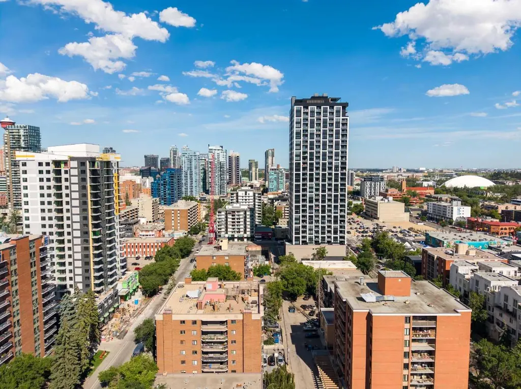 537 14 Avenue SW Calgary AB T2R 0M7