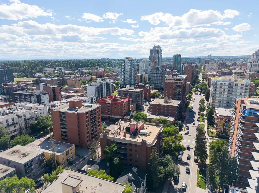 537 14 Avenue SW Calgary AB T2R 0M7