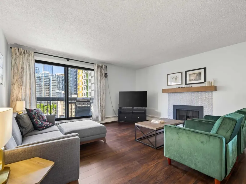 537 14 Avenue SW Calgary AB T2R 0M7