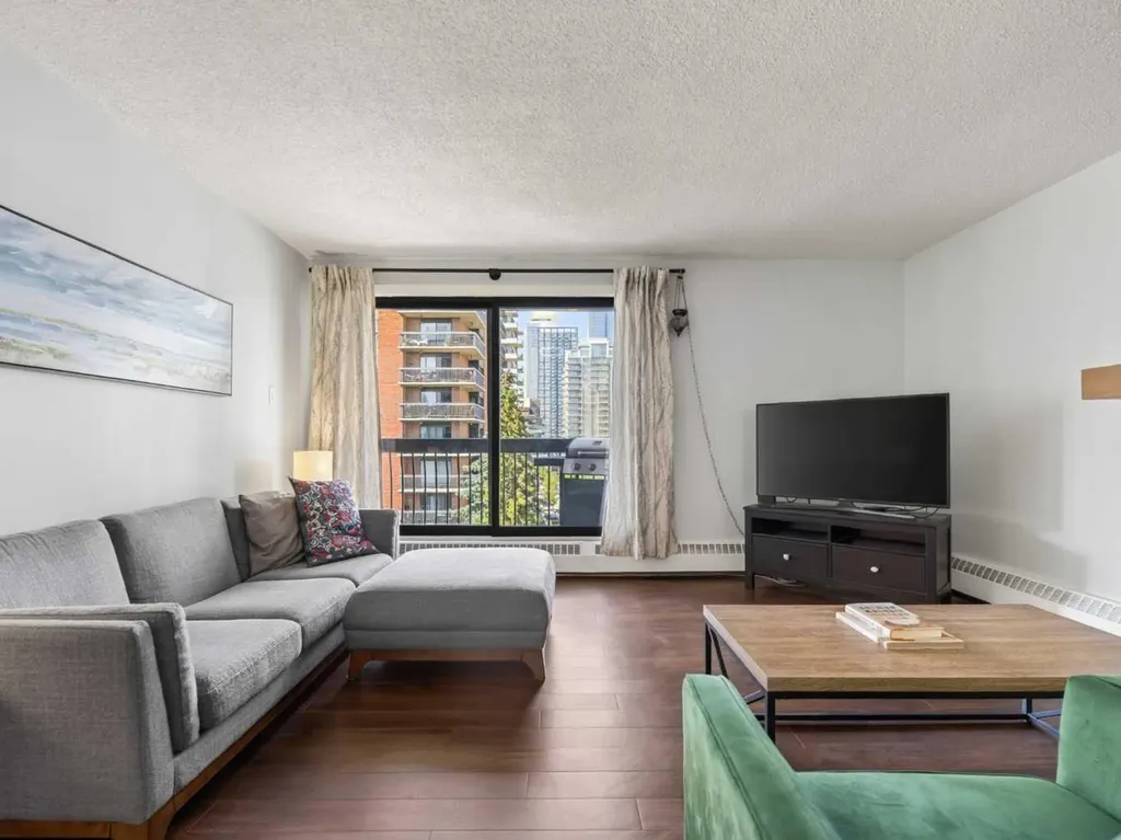 537 14 Avenue SW Calgary AB T2R 0M7