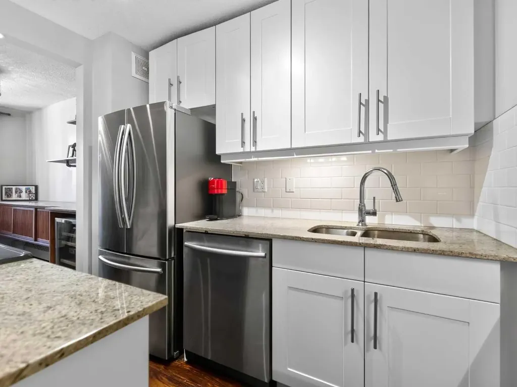 537 14 Avenue SW Calgary AB T2R 0M7