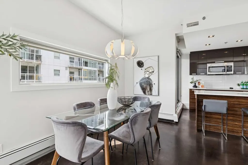 235 9a Street NW Calgary AB T2N 4H7