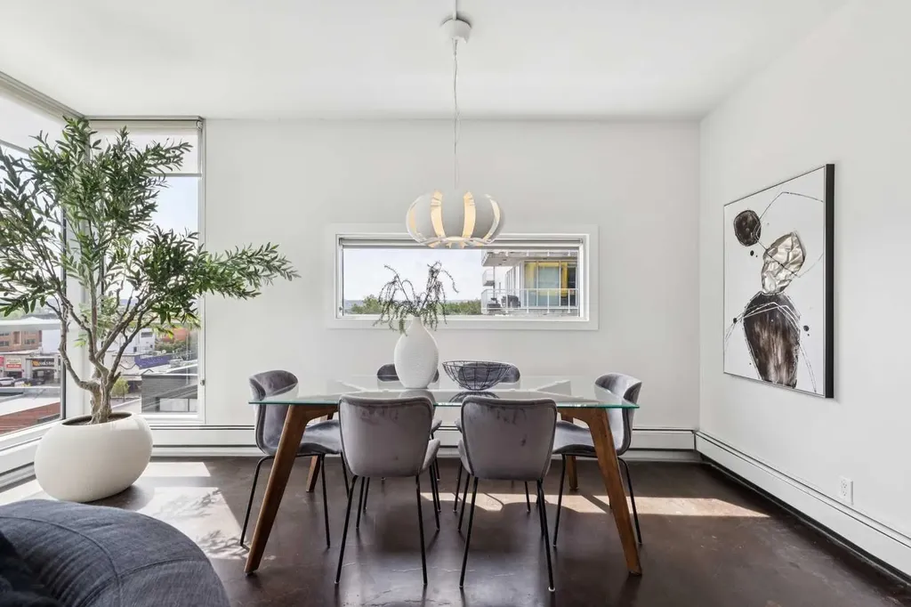 235 9a Street NW Calgary AB T2N 4H7