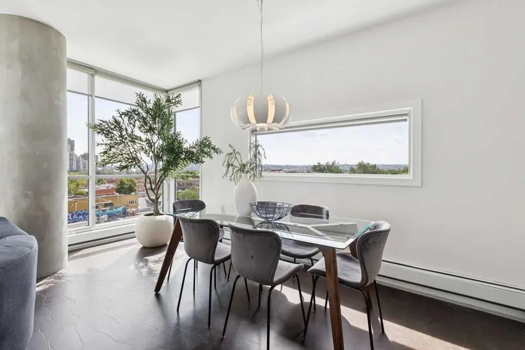 235 9a Street NW Calgary AB T2N 4H7
