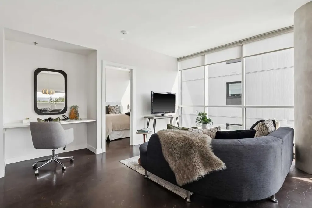 235 9a Street NW Calgary AB T2N 4H7