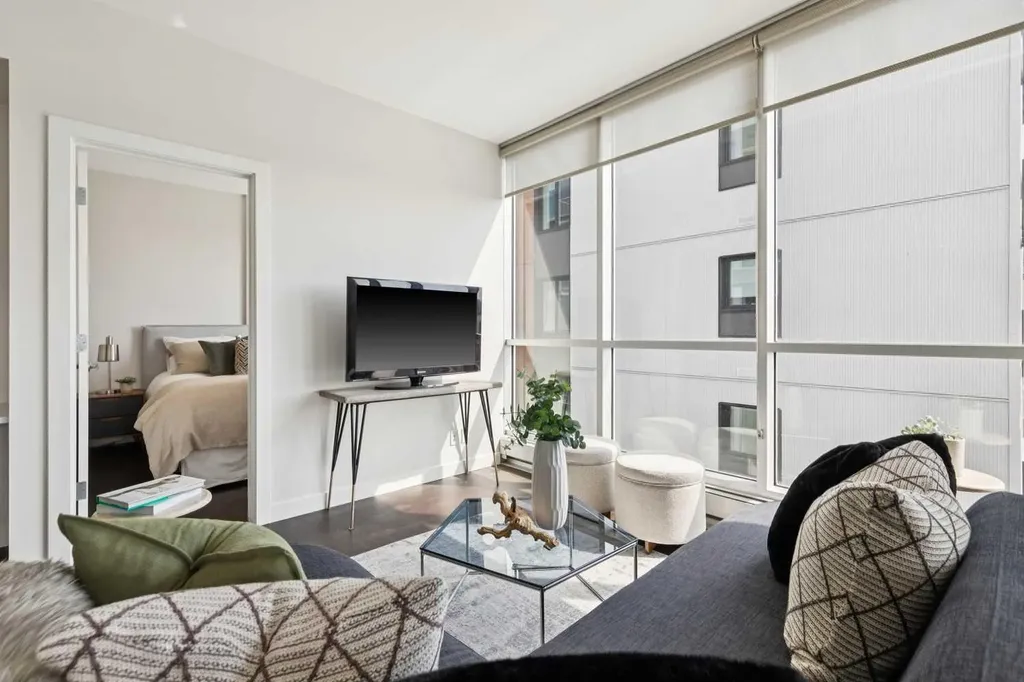 235 9a Street NW Calgary AB T2N 4H7