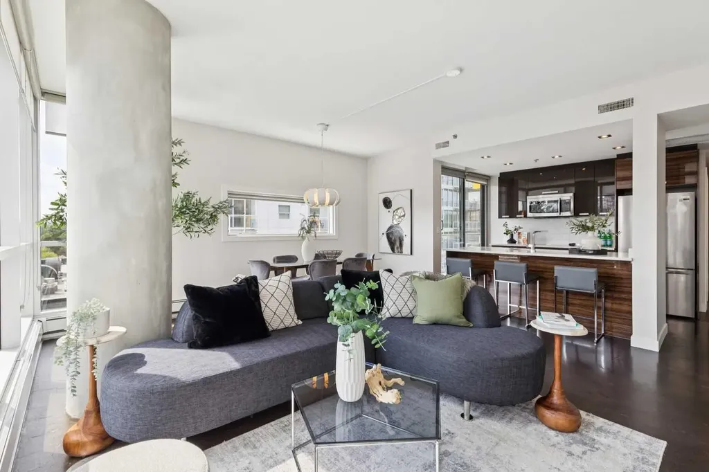 235 9a Street NW Calgary AB T2N 4H7