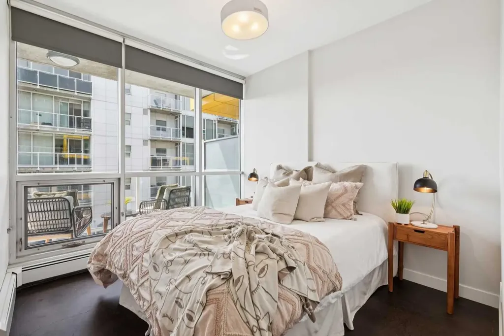 235 9a Street NW Calgary AB T2N 4H7