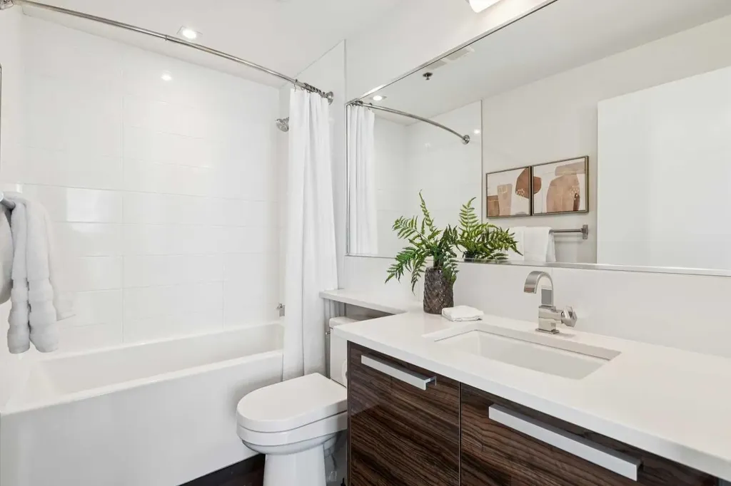 235 9a Street NW Calgary AB T2N 4H7