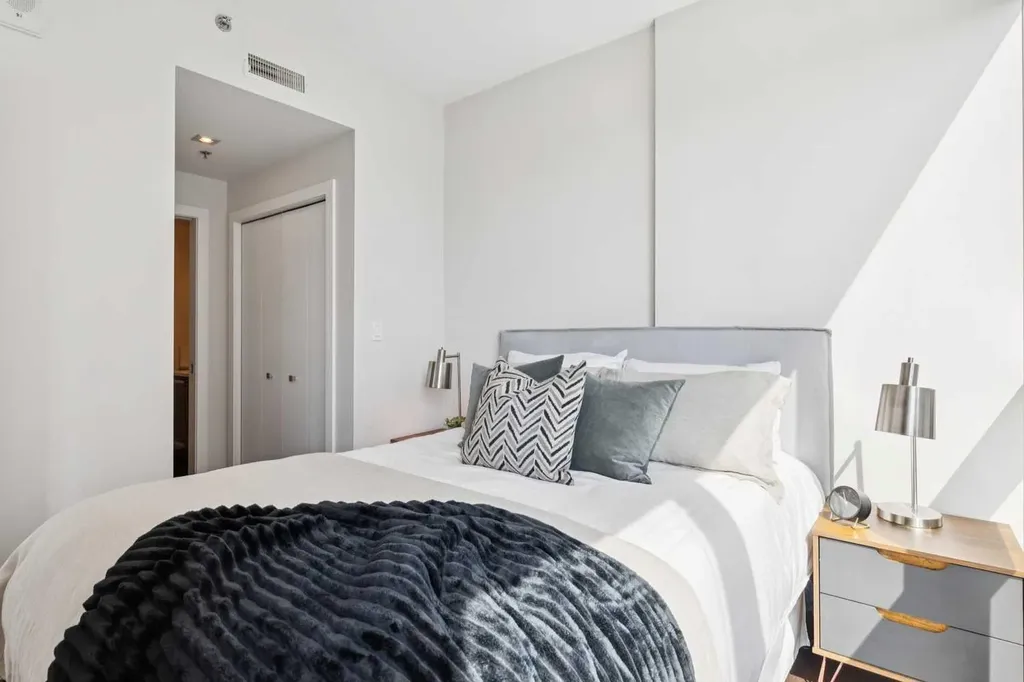 235 9a Street NW Calgary AB T2N 4H7