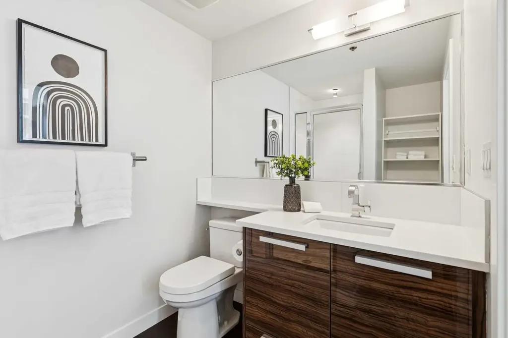 235 9a Street NW Calgary AB T2N 4H7